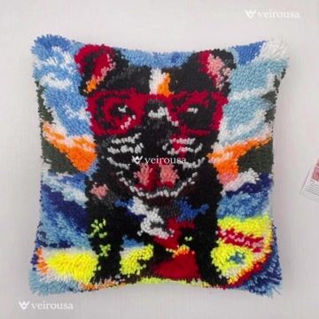 Surfing Bulldog - Latch Hook Pillow Kit veirousa