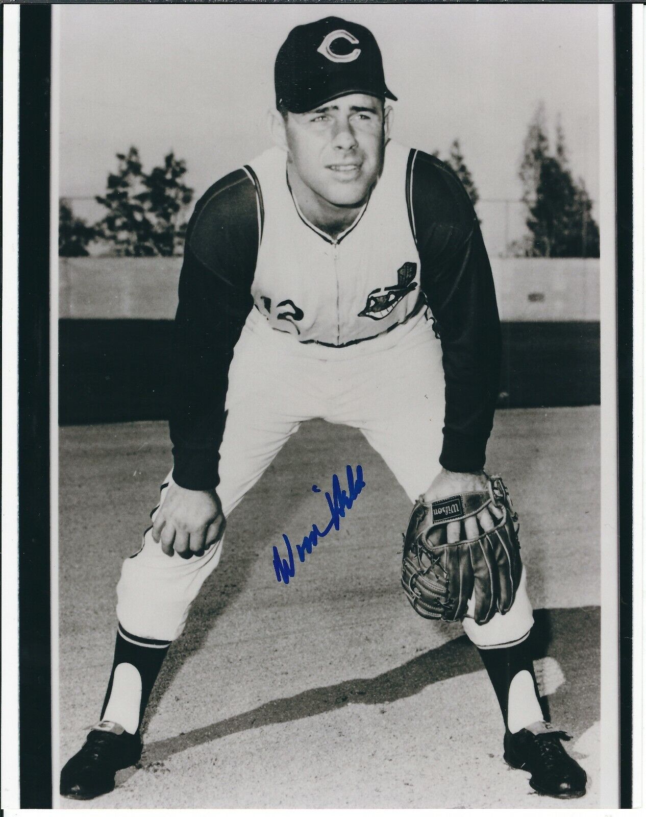 Signed 8x10 WODDIE HELD Cleveland Indians Autographed Photo Poster painting - COA