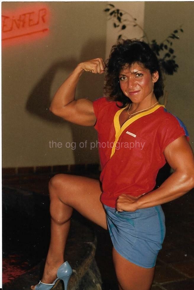 Bodybuilder FOUND Photo Poster painting Color MUSCLE WOMAN Original GIRL EN 22 41 M