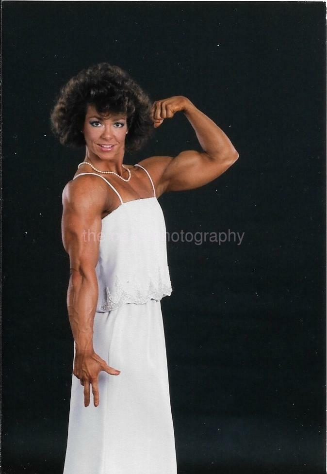 FEMALE BODYBUILDER 80's 90's FOUND Photo Poster painting Color MUSCLE WOMAN Original EN 22 40 G