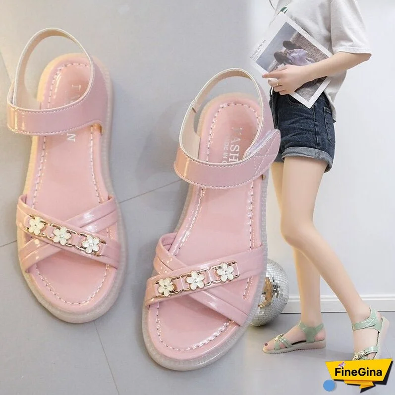 Feminine and breezy Sandals