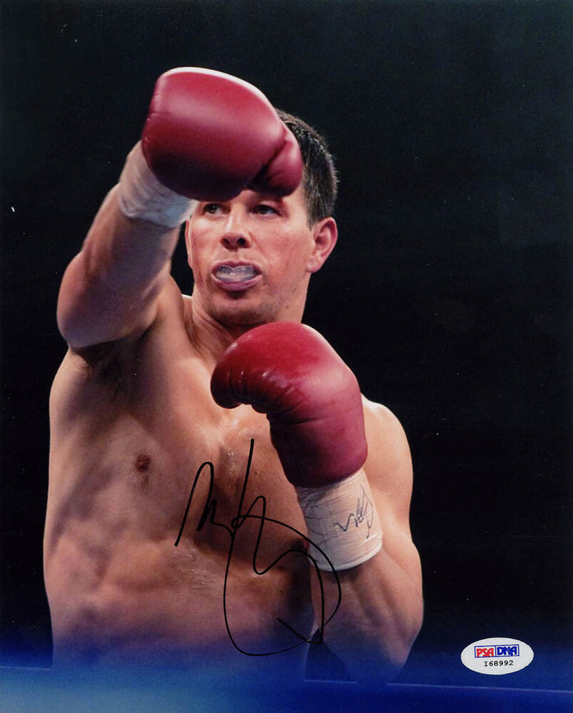 Mark Wahlberg SIGNED 8x10 Photo Poster painting Micky Ward The Fighter OSCAR PSA/DNA AUTOGRAPHED