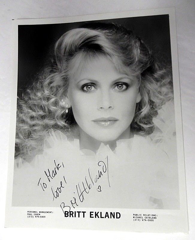 BRITT EKLAND Autographed 8x10 Photo Poster painting Actress MODEL Sex SYMBOL Part GIRL Rod PC765