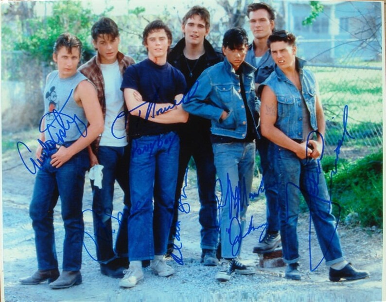 THE OUTSIDERS CAST Signed Photo Poster painting Tom Cruise, Matt Dillon, C. Thomas Howell Rob Lowe, Ralph Macchio, Emilio Estevez 11x14 wcoa