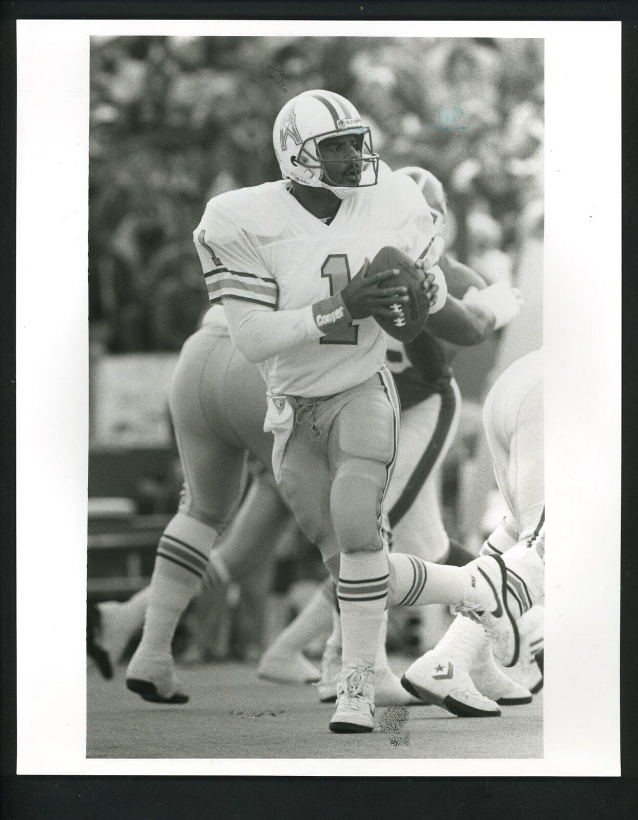 Warren Moon 1988 Press Original Photo Poster painting Houston Oilers dropping back to pass 2B2B