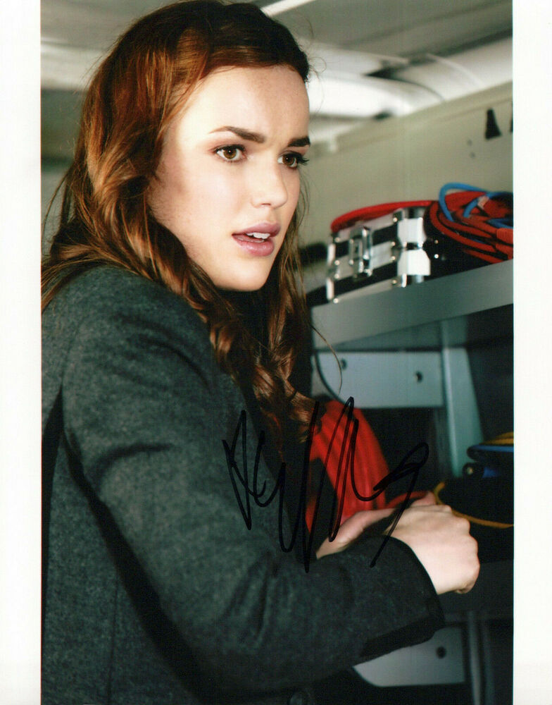 Elizabeth Henstridge Agents Of Shield autographed Photo Poster painting signed 8x10 #6 Jemma