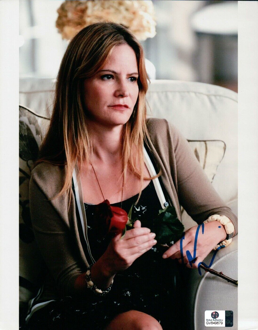 Jennifer Jason Leigh Signed Autographed 8X10 Photo Poster painting Sexy Sitting with Rose 849679