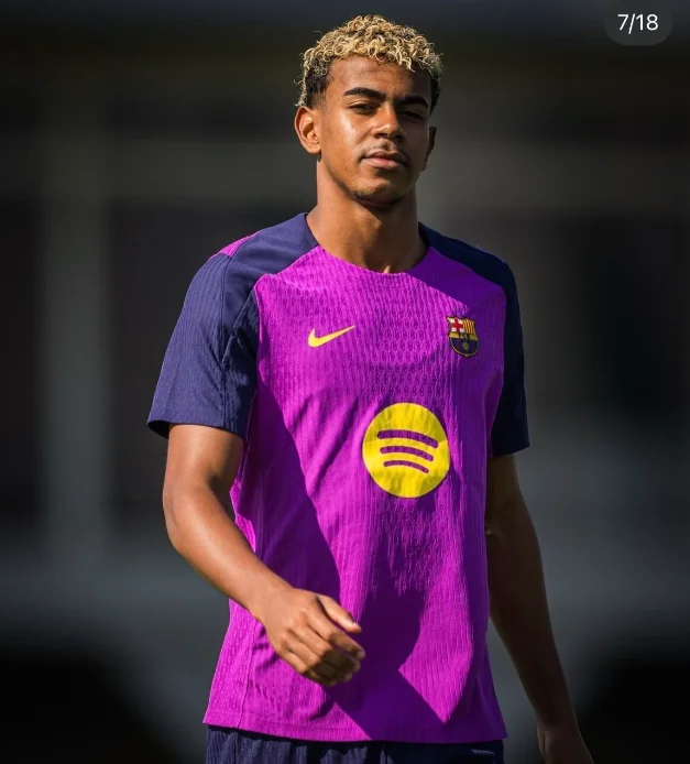 25/26 Barcelona pre-match training uniform player version