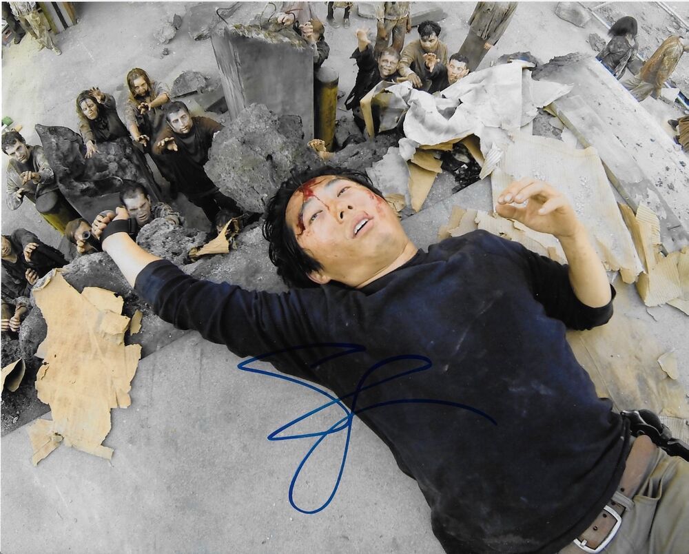 STEVEN YEUN 'THE WALKING DEAD' GLENN RHEE SIGNED 8X10 PICTURE *COA 3