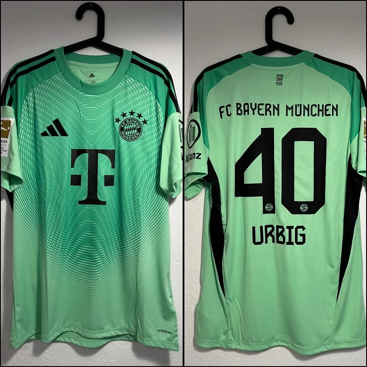 Fans 25/26 Bayern Green Goalkeeper No.40 URBIG Jersey(Bundesliga armband on the right arm, with the following inscription on the back: URBIG +40)