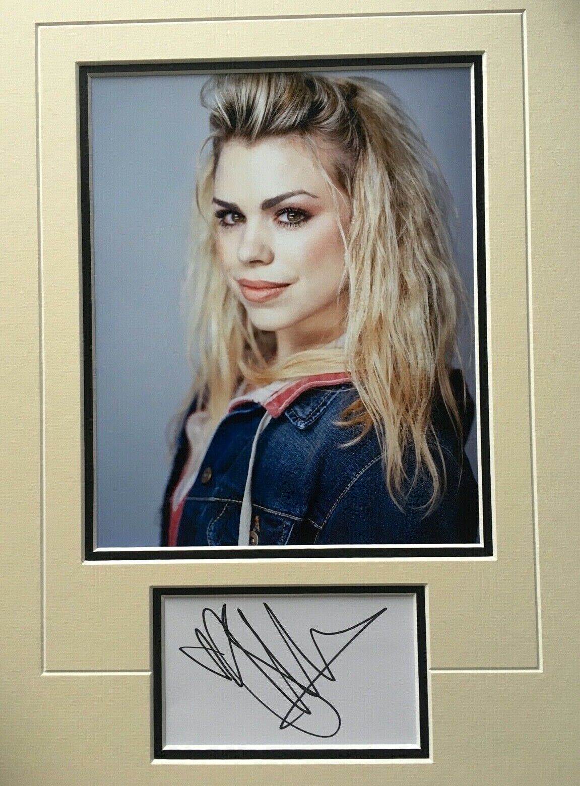 BILLIE PIPER - ACTRESS AND MODEL - DR WHO - SUPERB SIGNED Photo Poster painting DISPLAY