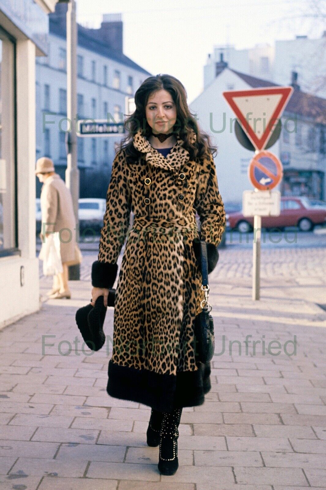 Vicky Leandros IN Fur Coat - Photo Poster painting 20 X 30 CM Without Autograph (Nr 2-108