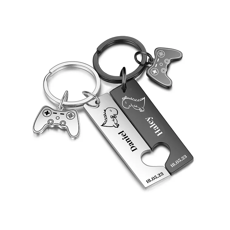 Kettenmachen Personalisierbare 2 Namen & Datum Ausschnitt in Herzform Paar Metall-Schlüsselanhänger mit PlayStation Anhänger