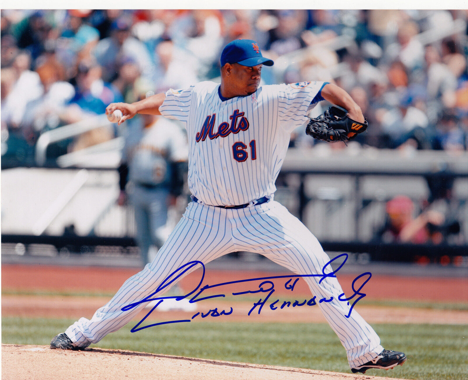 LIVAN HERNANDEZ NEW YORK METS ACTION SIGNED 8x10