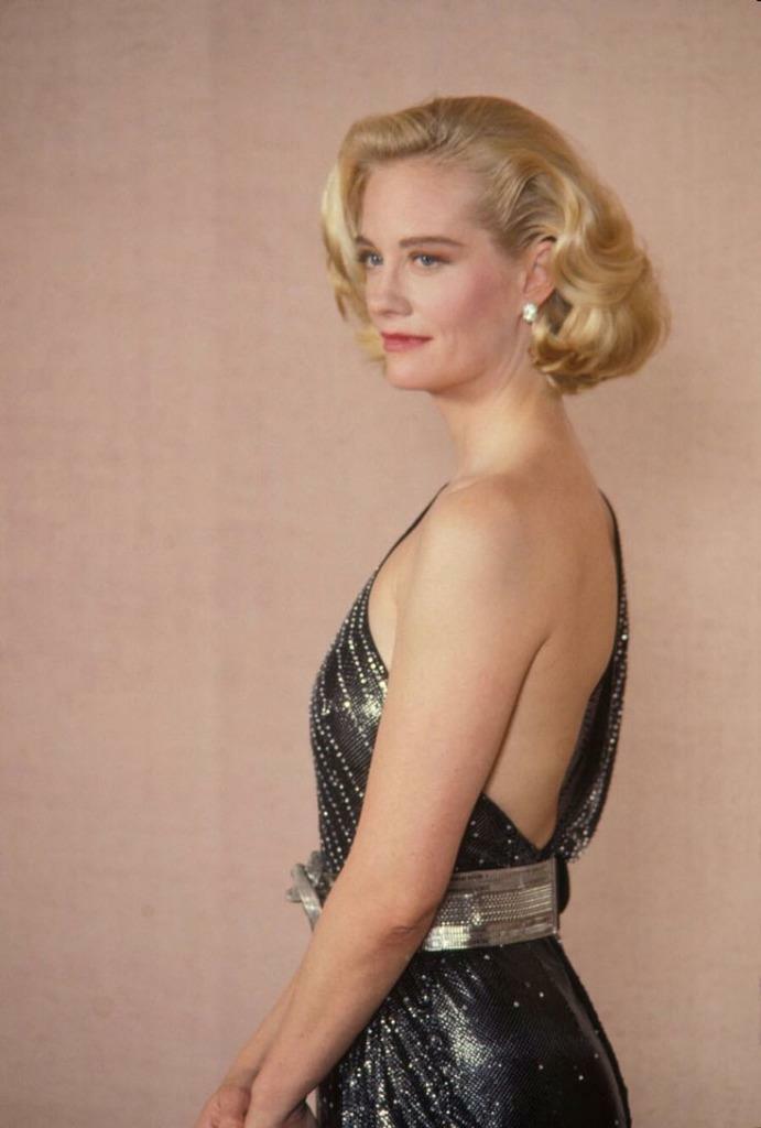 Cybill Shepherd 8x10 Picture Simply Stunning Photo Poster painting Gorgeous Celebrity #8