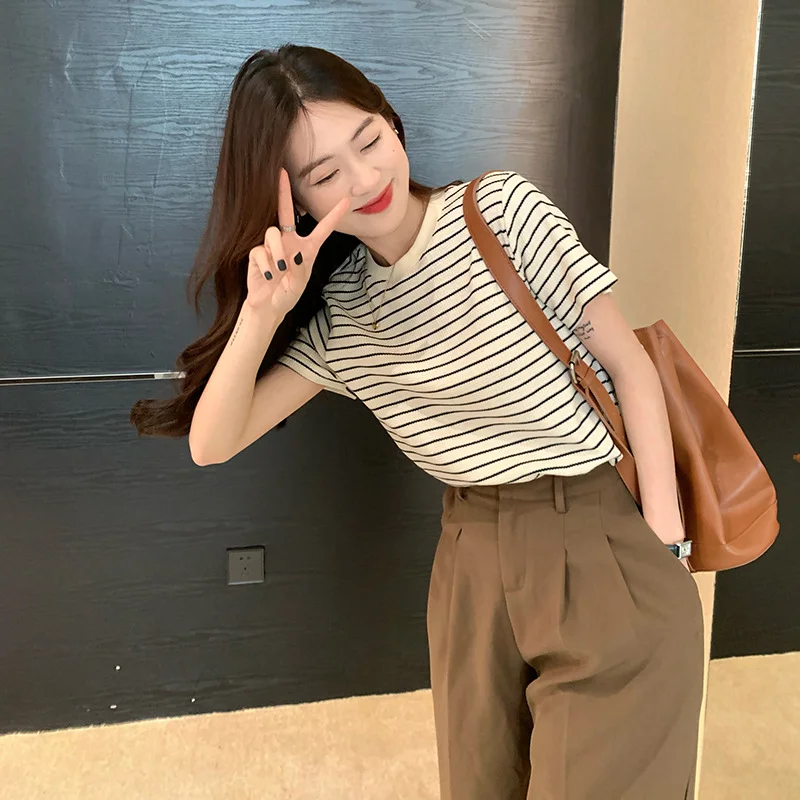 Uveng Uveng Striped Short-Sleeved T-Shirt Women's Design Sense Round Collar Bottom Shirt 2024 Summer Loose Casual Student Coat Tide