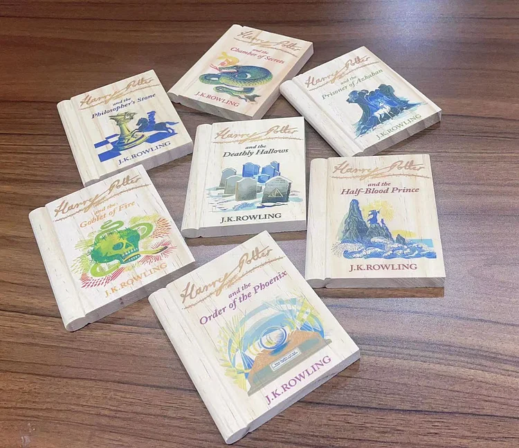 Harry Potter Reclaimed Wood Book Coaster Set（1 set of 7）