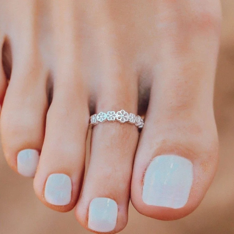 Classic Female Metal Open Feet Ring Dainty Silver Color Wedding Anklets For Women Luxury Hollow Flower Engagement Jewelry