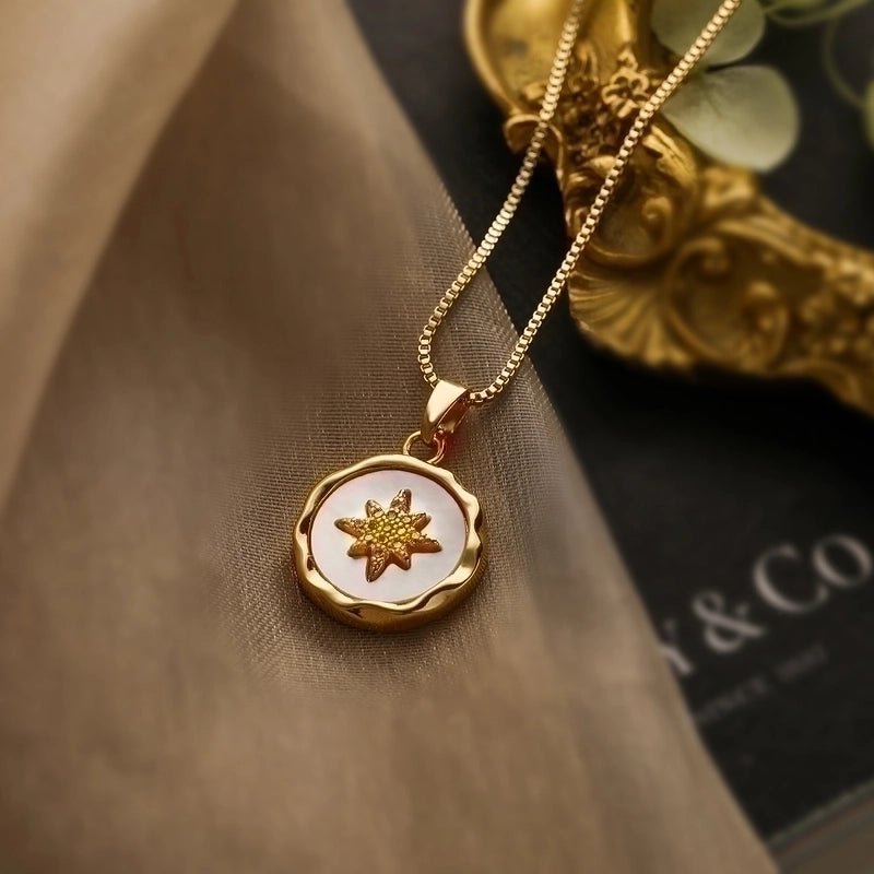 Vintage Style Minimalist Commute Star Bee Copper Plating Inlay Shell Zircon 18k Gold Plated Pendant Necklace