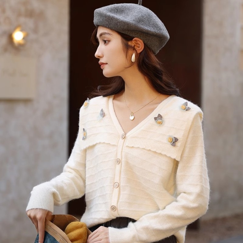 Large Lapel Flower Sweater For Women'S New Gentle Style Wear, High-End And Fashionable Short Knit Cardigan
