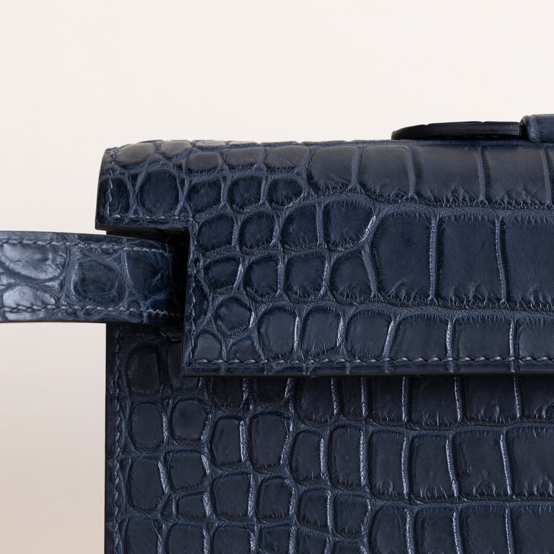 Kelly cut Matte Porosus Crocodile 2Z Blue nuit PHW