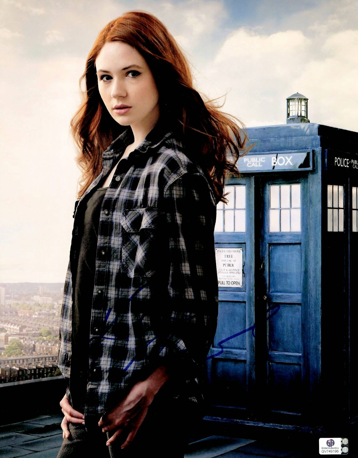 Karen Gillan Signed Autographed 11X14 Photo Poster painting Dr. Who Amy Pond Tardis GV749196