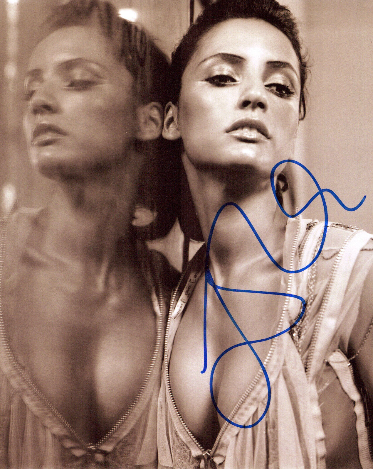 Leonor Varela glamour shot autographed Photo Poster painting signed 8x10 #1