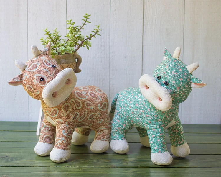 Head-tilting stuffed Calf Templates - Delivery Sewing Pattern & Tutorial