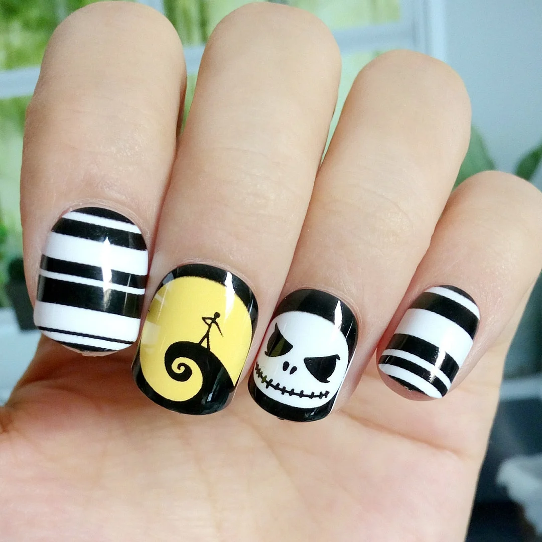 24Pcs Black Skull Artificial Fake Nails Shiny False Nails Tips With Design Full Cover Manicure Tools  Halloween Nail Accessories-Nail Inspo