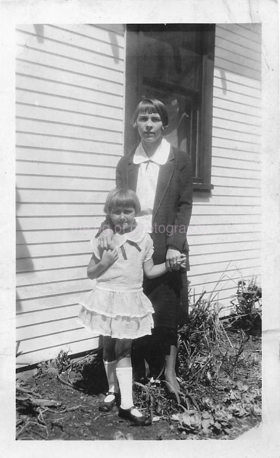 MOTHER + DAUGHTER Vintage FOUND Photo Poster painting Black And White WOMAN GIRL Portrait 05 22