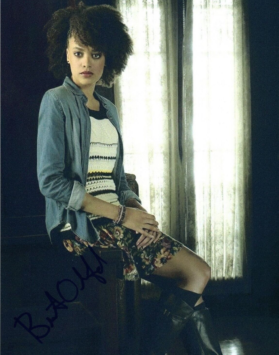 Britne Oldford Signed Autographed 8x10 Photo Poster painting The Flash Hunters COA VD