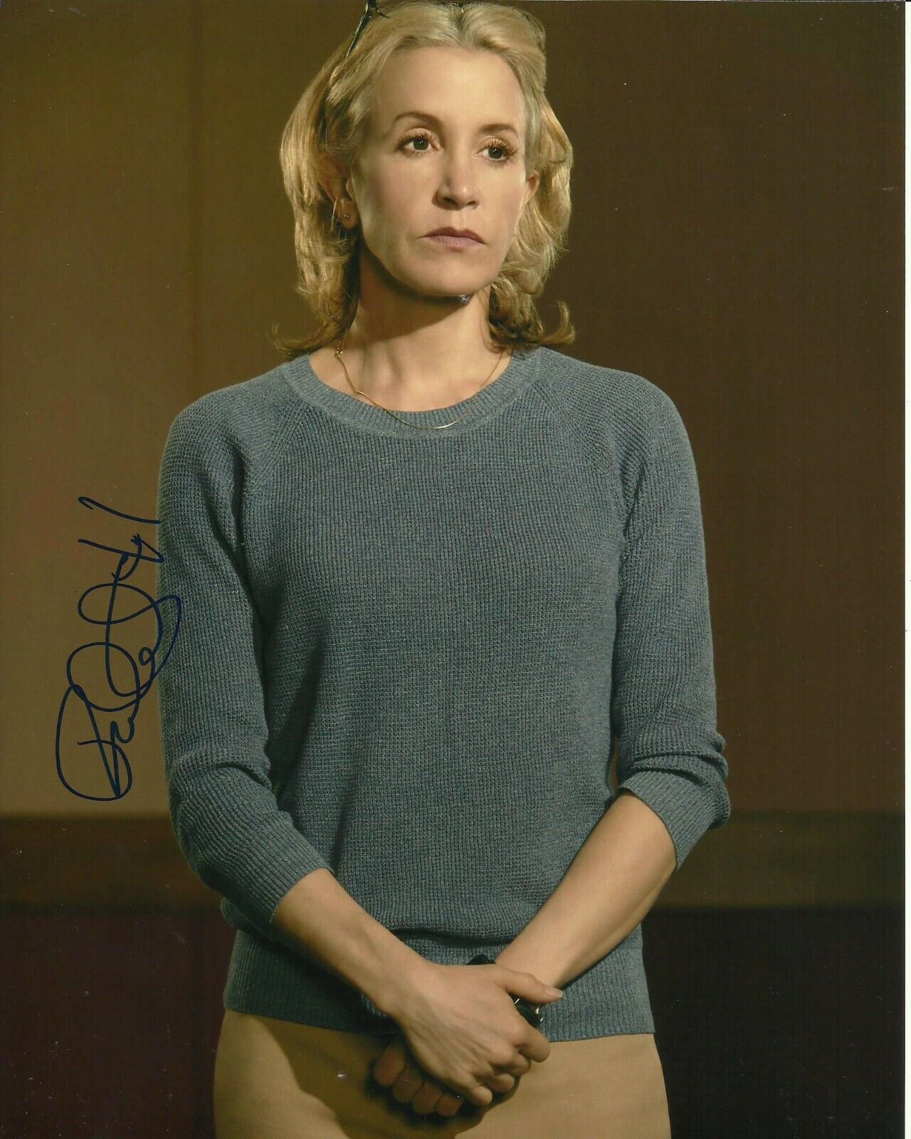 FELICITY HUFFMAN SIGNED DESPERATE HOUSEWIVES Photo Poster painting UACC REG 242 (2)