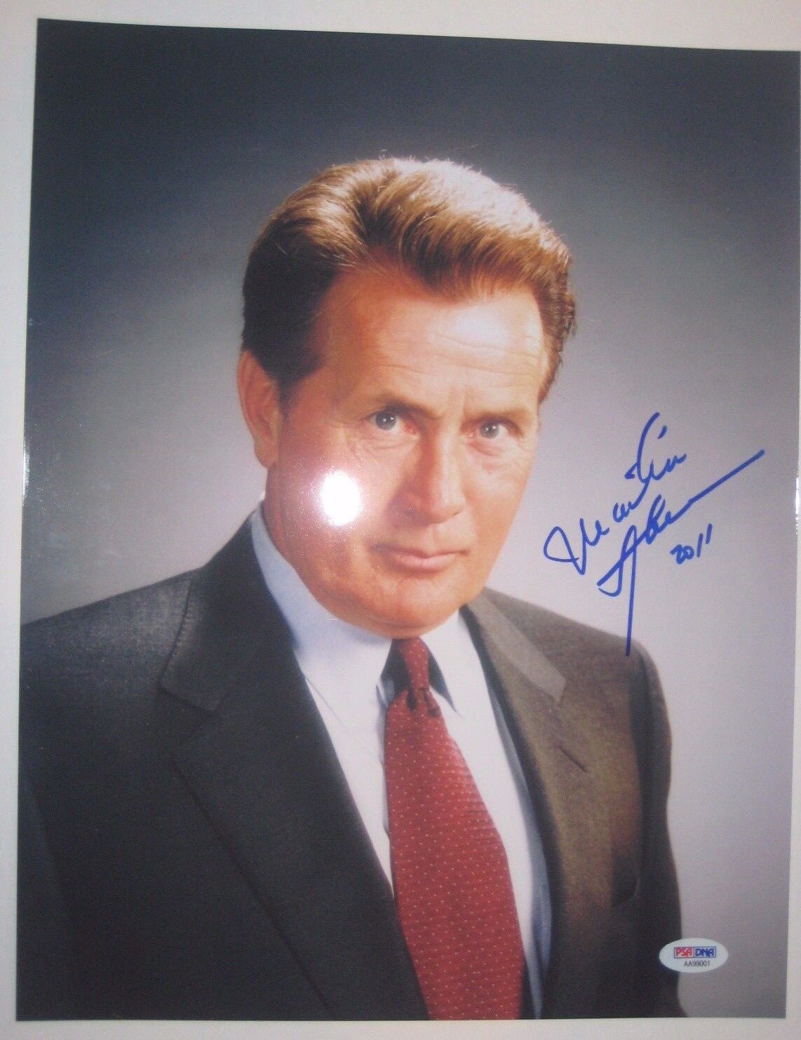 MARTIN SHEEN Signed 11x14 Photo Poster painting w/ PSA COA