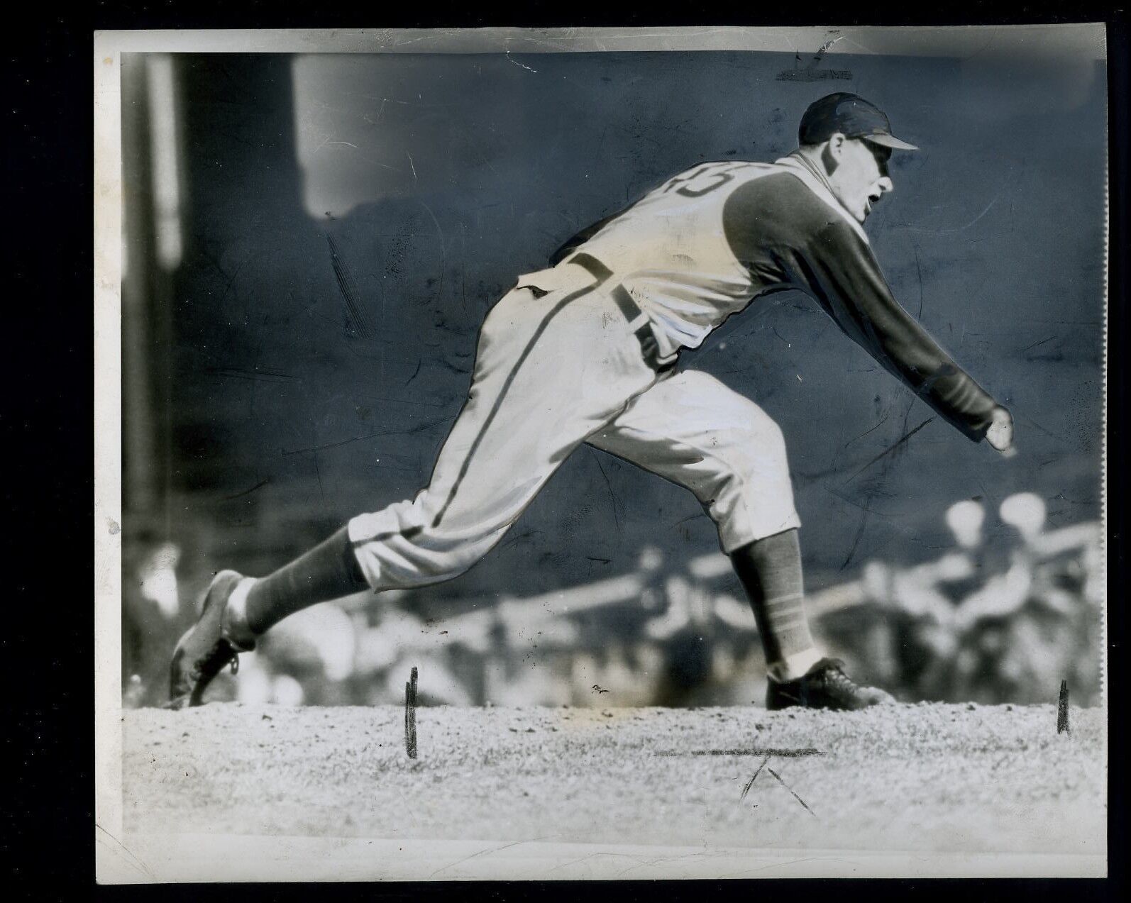 Ed Hanyzewski action pitching 1942 Press Wire Photo Poster painting Chicago Cubs