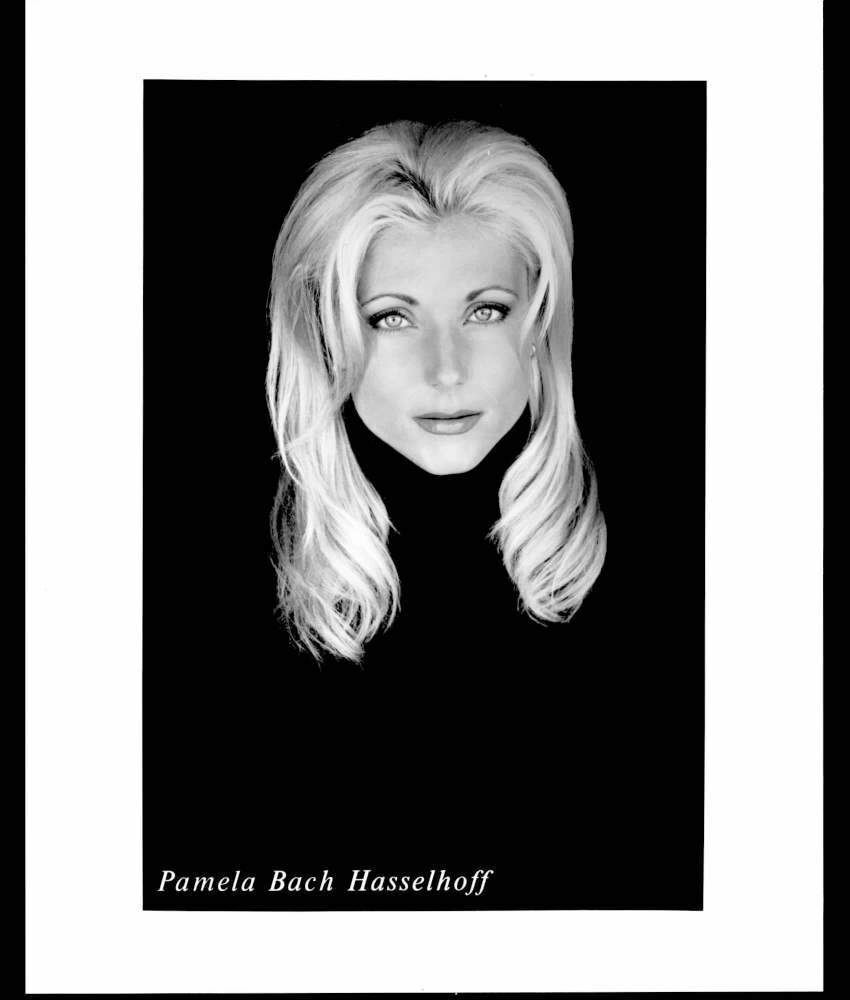 PAMELA BACH - 8x10 Headshot Photo Poster painting w/ Resume - Baywatch