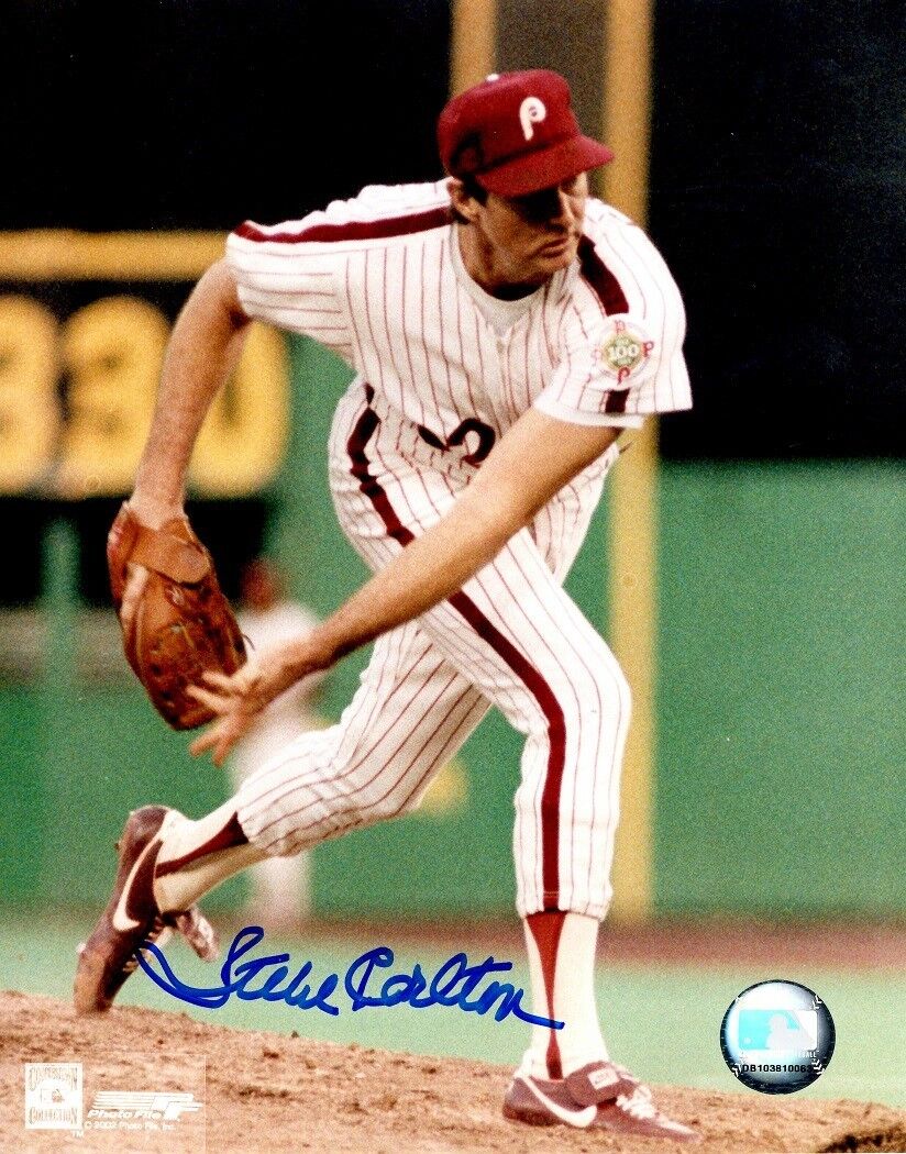 Autographed 8x10 STEVE CARLTON Philadelphia Phillies Photo Poster painting - COA