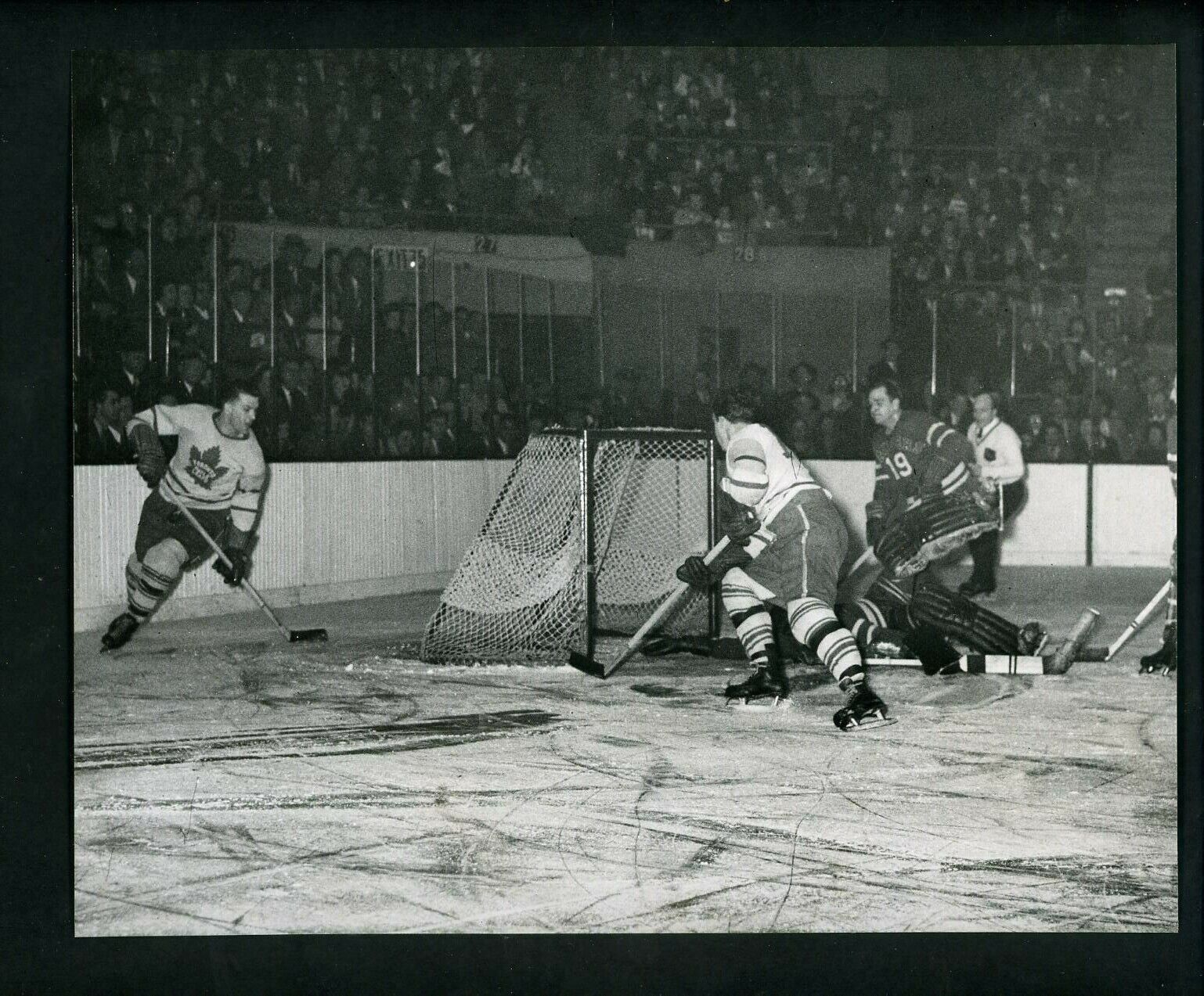 New York Rangers Toronto Maple Leafs 1947 Type 1 Press Photo Poster painting Juzda Harry Watson