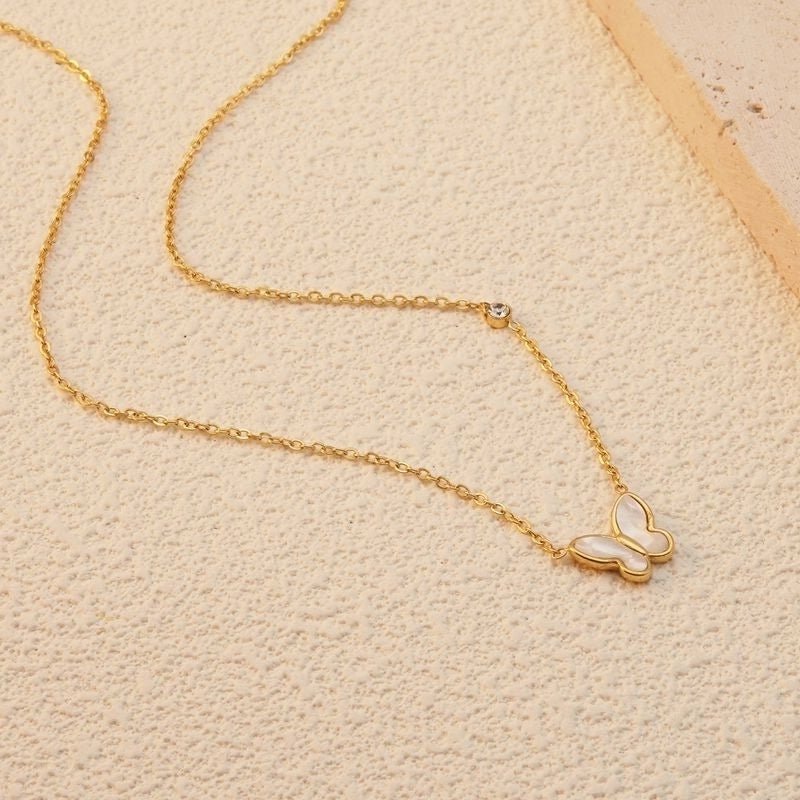 Sweet Minimalist Butterfly 304 Stainless Steel Acrylic Shell 18K Gold Plated Plating Butterfly Pendant Necklace