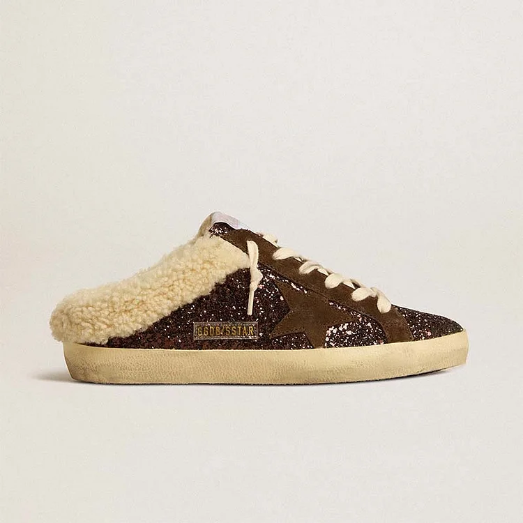 Mules Golden Goose Super-Star Glitter con estrella marrón y forro de borreguito
