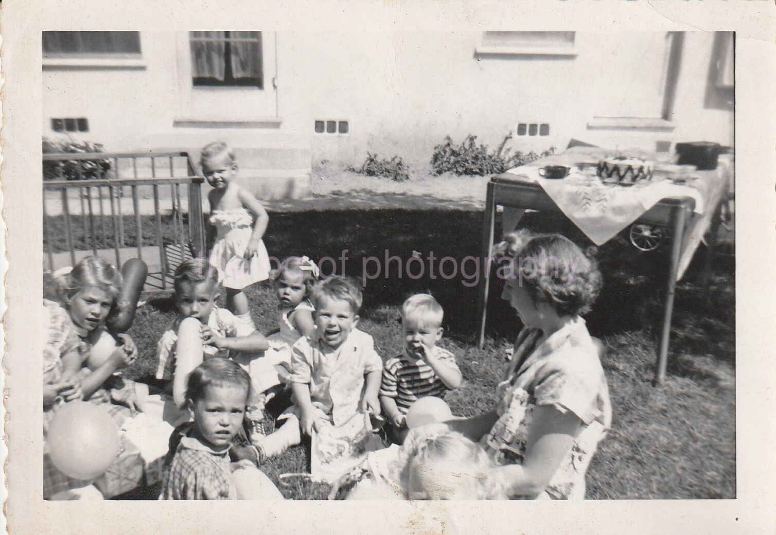 BALLOON KIDS Vintage FOUND Photo Poster paintingGRAPH bw50's Backyard Party 86 29