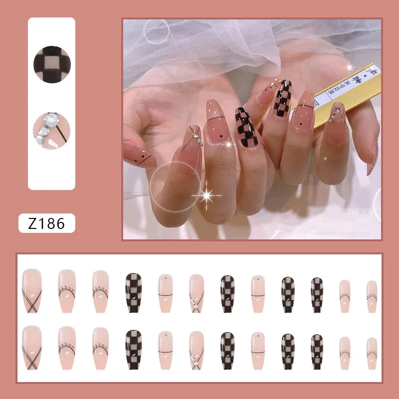 24Pcs Coffee Color With Grids Heart Designs False Nail Full Cover Fake Nails with Glue Detachable Wearable Manicure Nail Tips-Nail Inspo