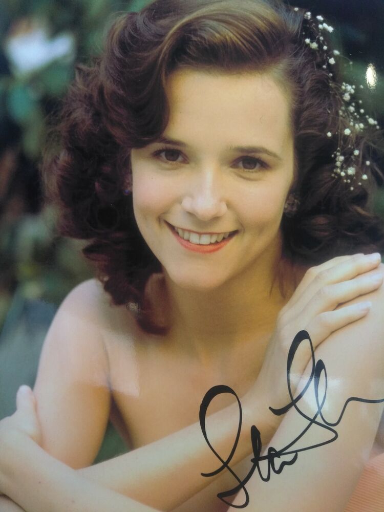 Lea Thompson - signed 8x10