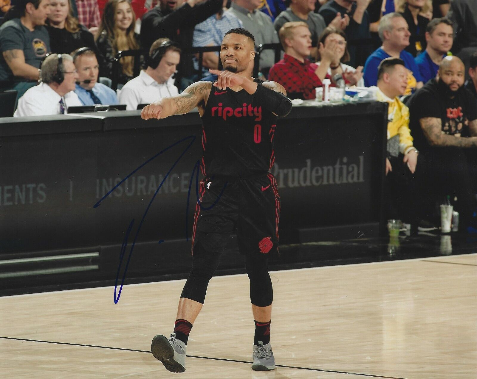 Autographed DAMIAN LILLARD Portland Trail Blazers 8x10 Photo Poster painting - COA