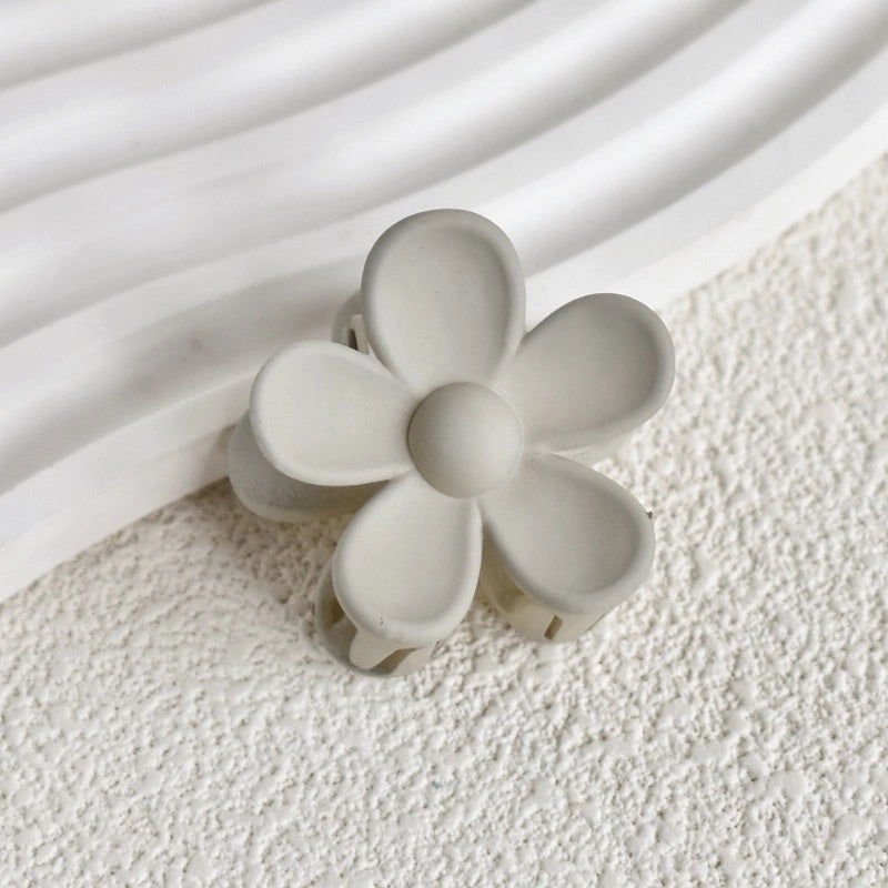 Women’s Sweet Flower Plastic Stoving Varnish Hair Claws