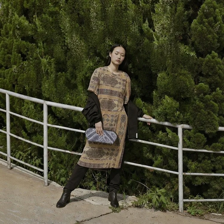 AGA KHAN MUSEUM X JUMA Shahnameh Travel Bag  - 3 Recycled Water Bottles - Taupe