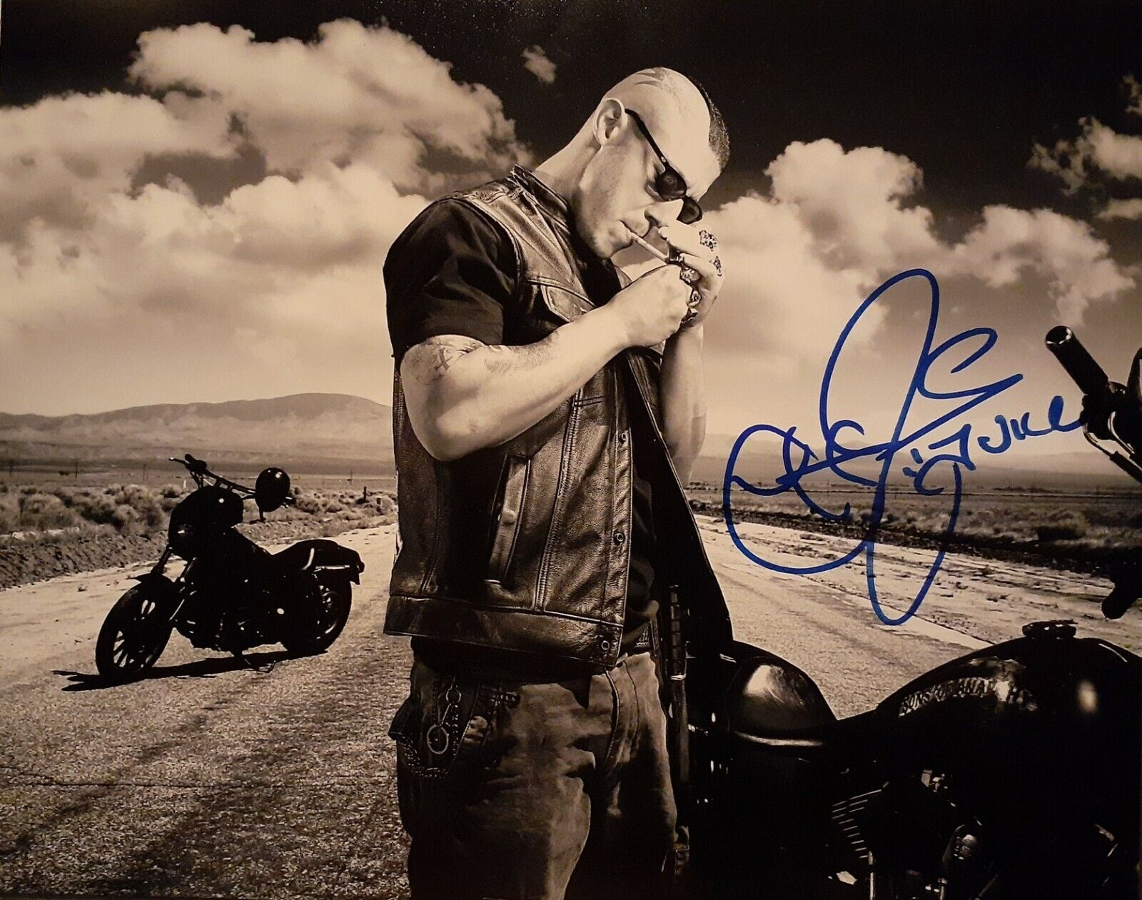 Theo Rossi sgned 8x10