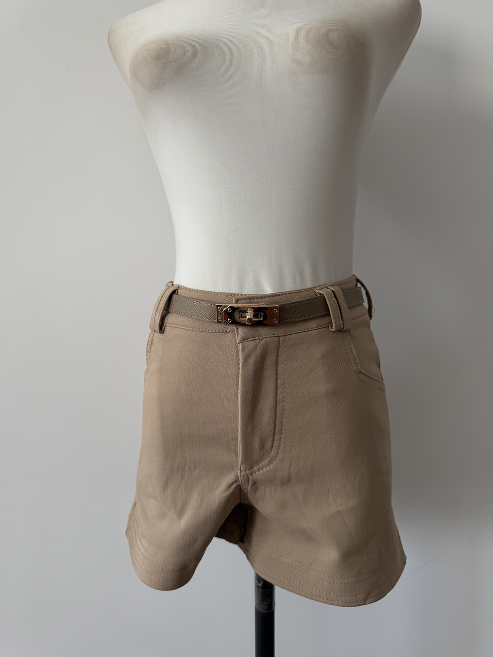 Guzpar Khaki Casual Pants for Women Autumn and Winter Outerwear Booty Shorts Hips Elastic Tight Design High Waist Slimming Shorts Women