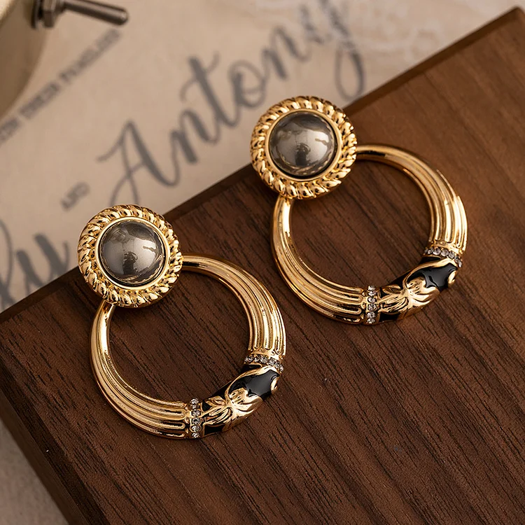 Retro round earrings