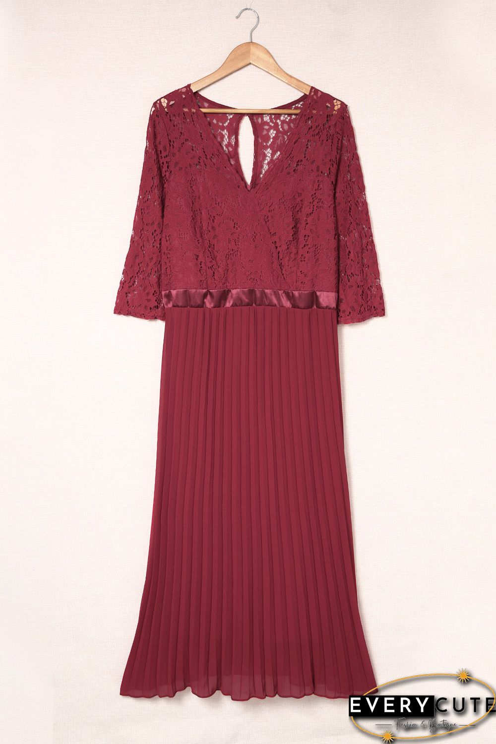 Red Lace Scalloped V Neck 3/4 Sleeves Pleated Tulle Plus Maxi Dress