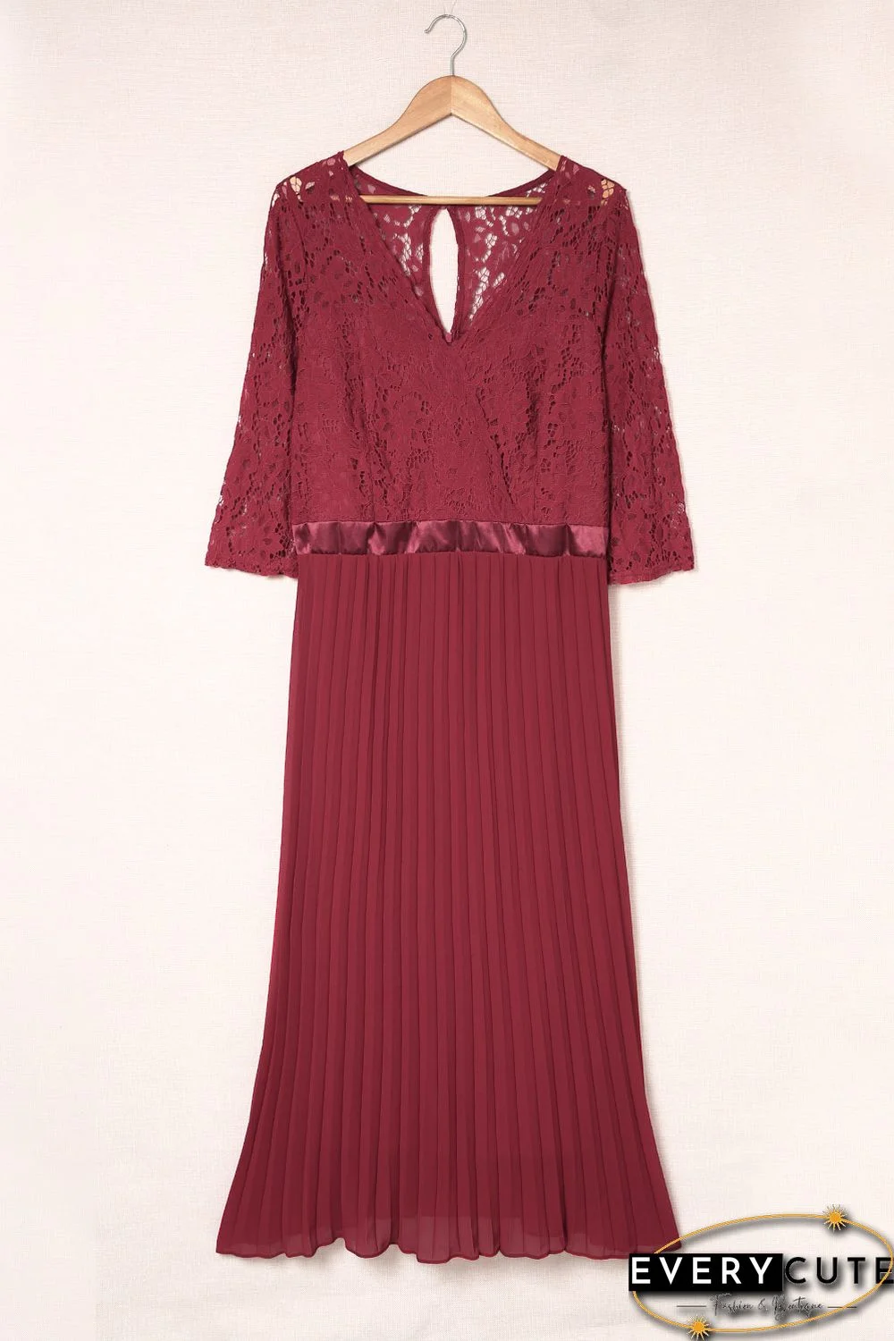 Red Lace Scalloped V Neck 3/4 Sleeves Pleated Tulle Plus Maxi Dress